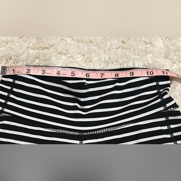 Athleta Women’s Size XS Black and White Striped Leggings EUC - Picture 2 of 7